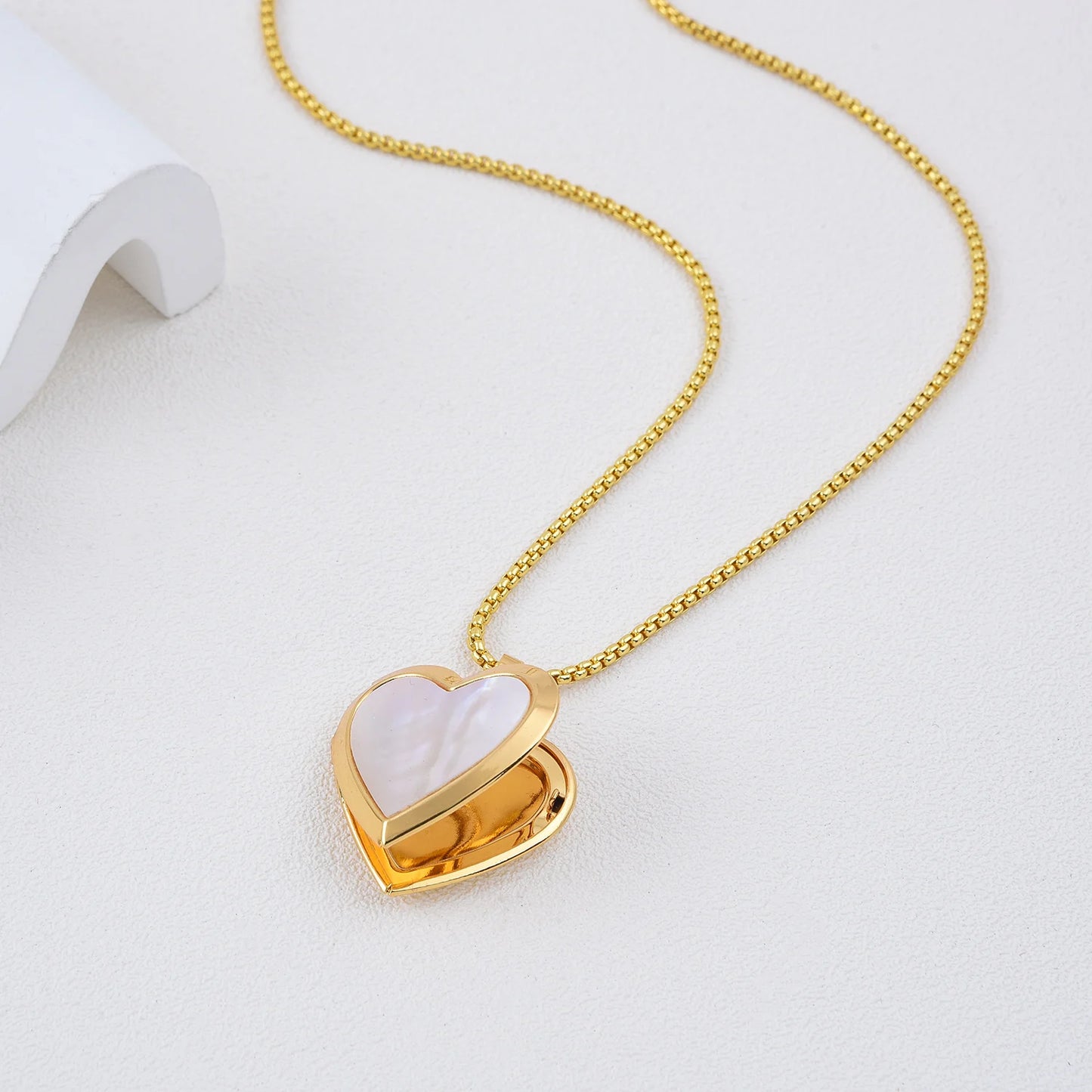 Romantic Locket Pendant Necklace