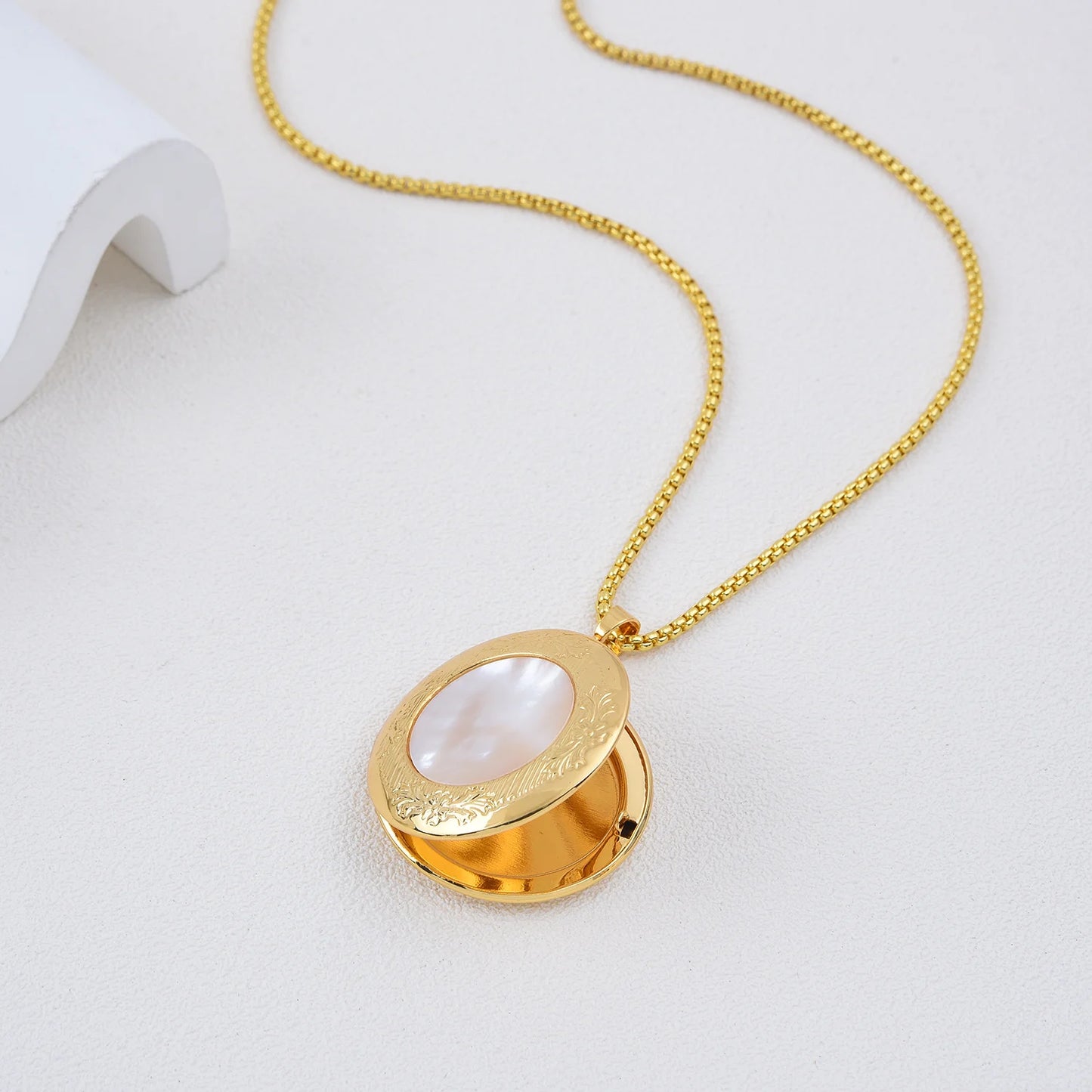 Romantic Locket Pendant Necklace
